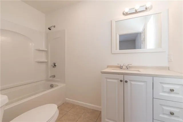 $2,050 | 970 Atwells Avenue, Unit 3, Providence, RI 02909