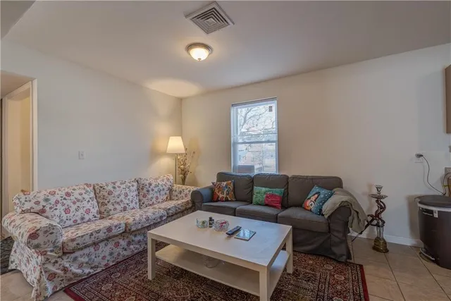 $2,050 | 970 Atwells Avenue, Unit 3, Providence, RI 02909