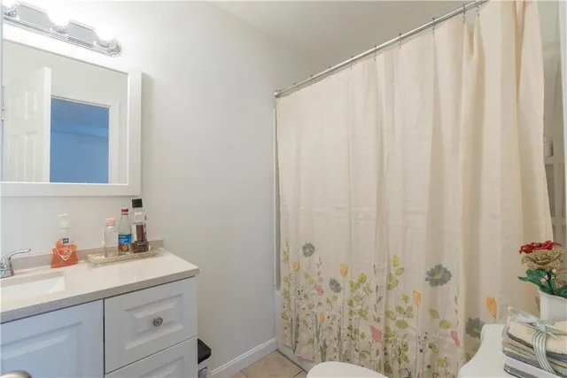 $2,050 | 970 Atwells Avenue, Unit 3, Providence, RI 02909