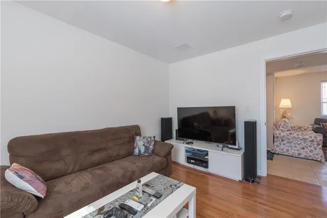 $2,050 | 970 Atwells Avenue, Unit 3, Providence, RI 02909