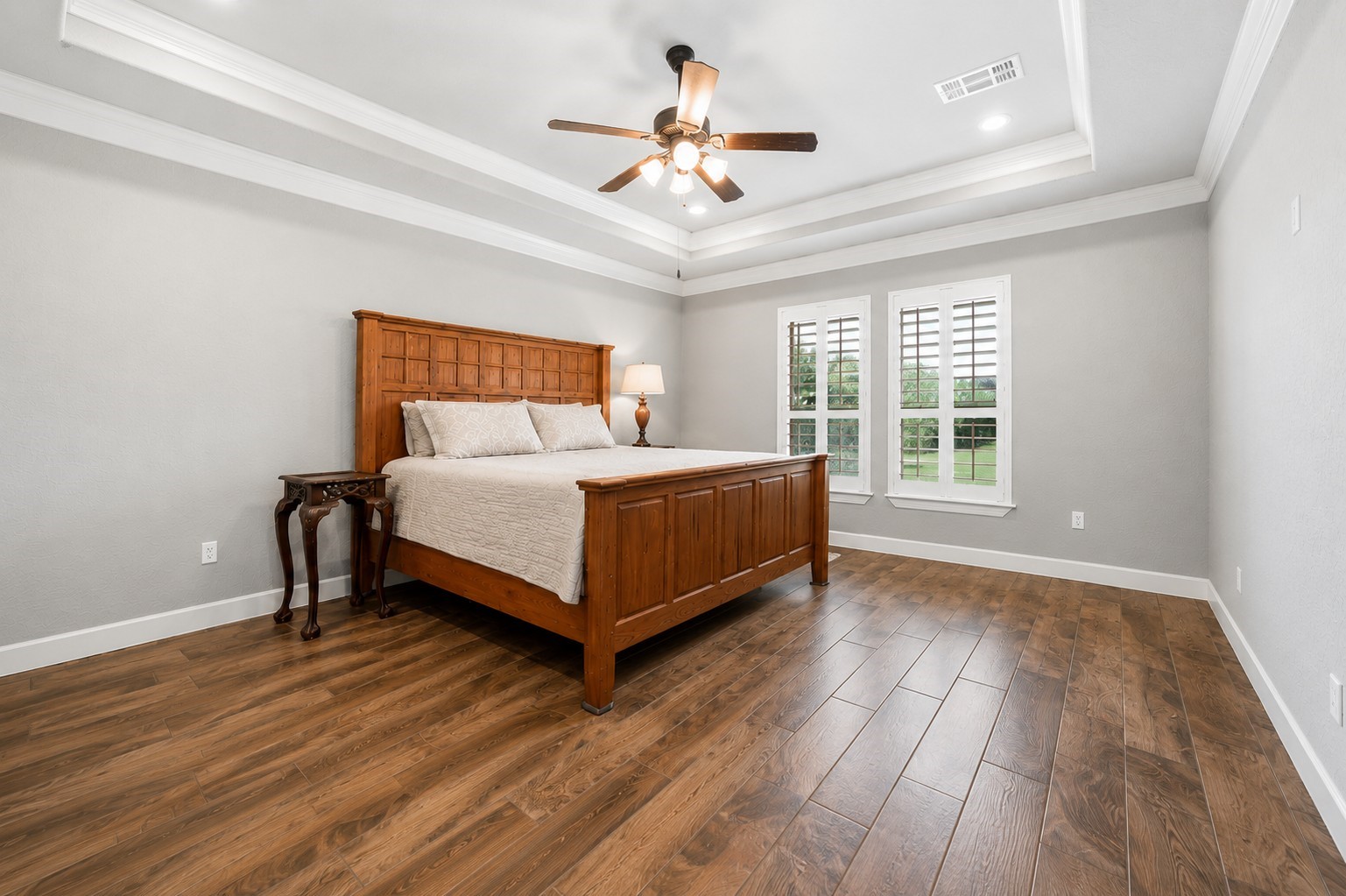 720 Rustic Oaks Drive Angleton, TX 77515 - Photo 15 of 35 Primary Bedroom
