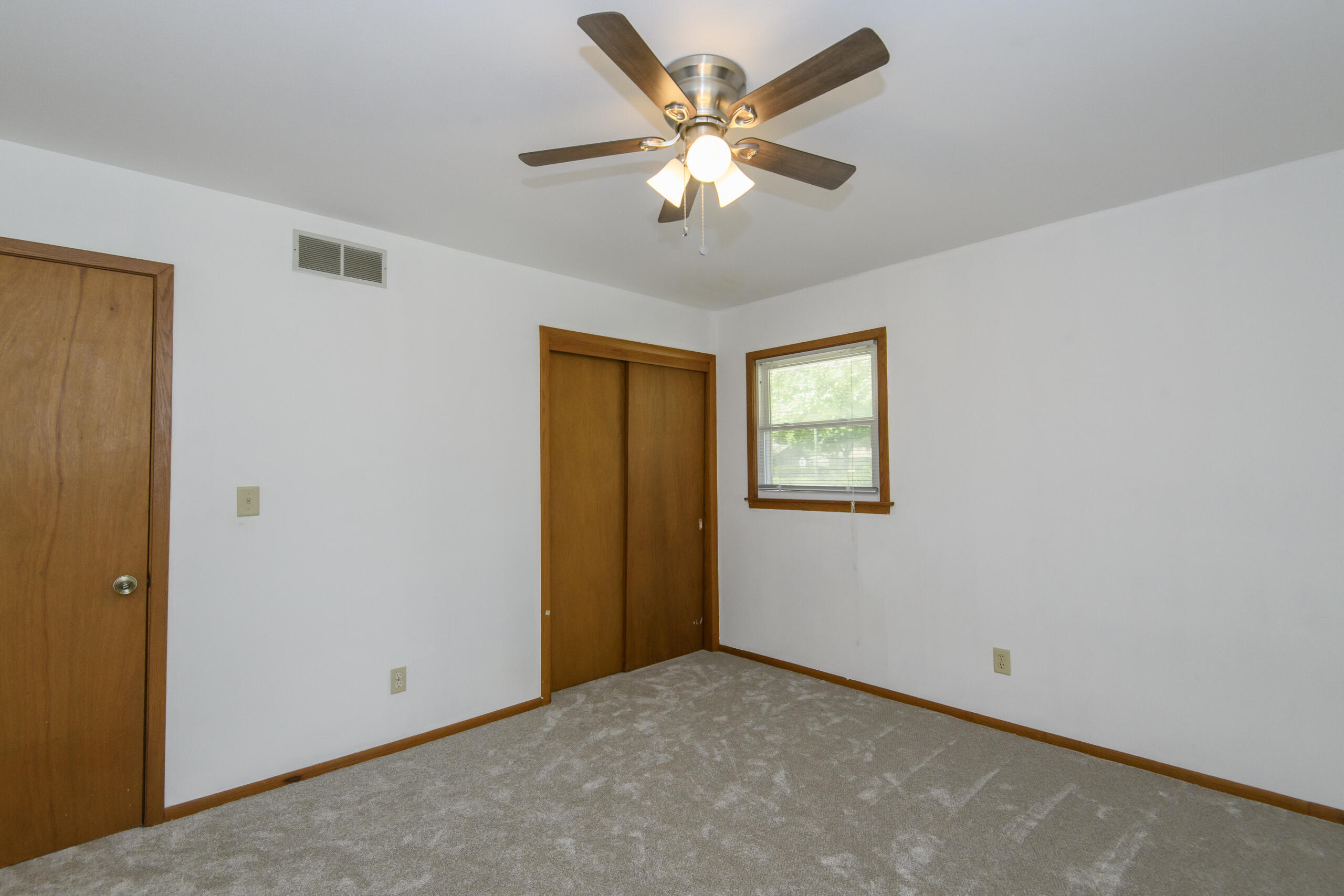 7016 North 86th Street Milwaukee, WI 53224 - Photo 14 of 40 Primary bedroom