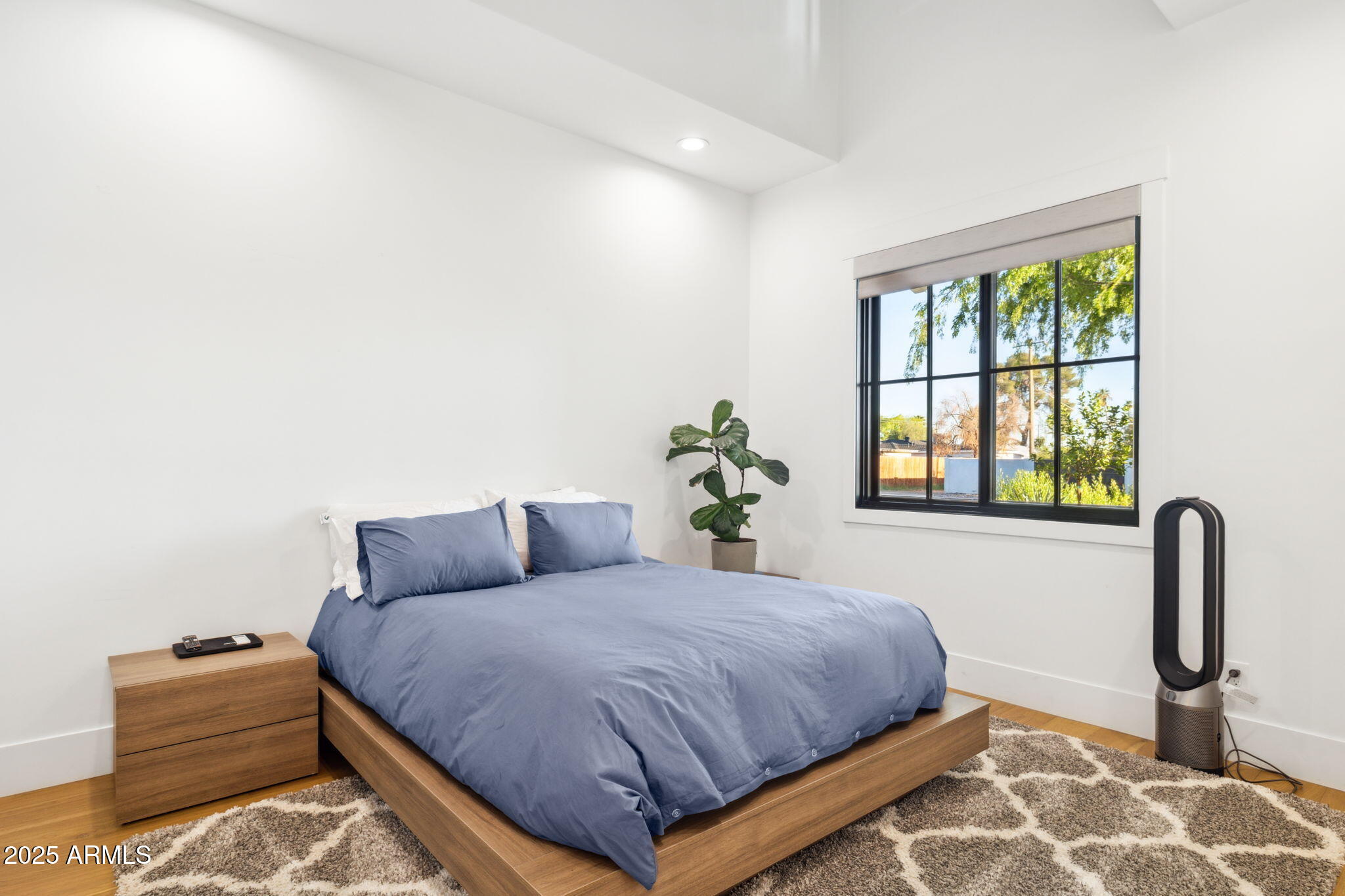 3530 East Glenrosa Avenue Phoenix, AZ 85018 - Photo 25 of 41 a bedroom with a bed and window