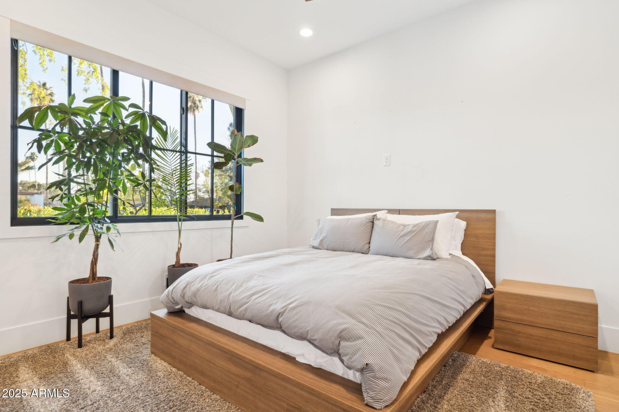 3530 East Glenrosa Avenue Phoenix, AZ 85018 - Photo 27 of 41 a bedroom with a bed and a potted plant