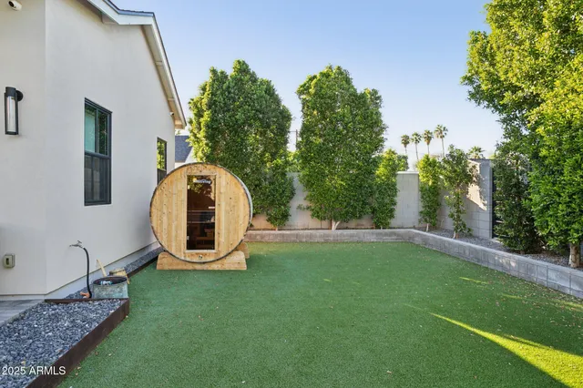 a view of a house with a backyard