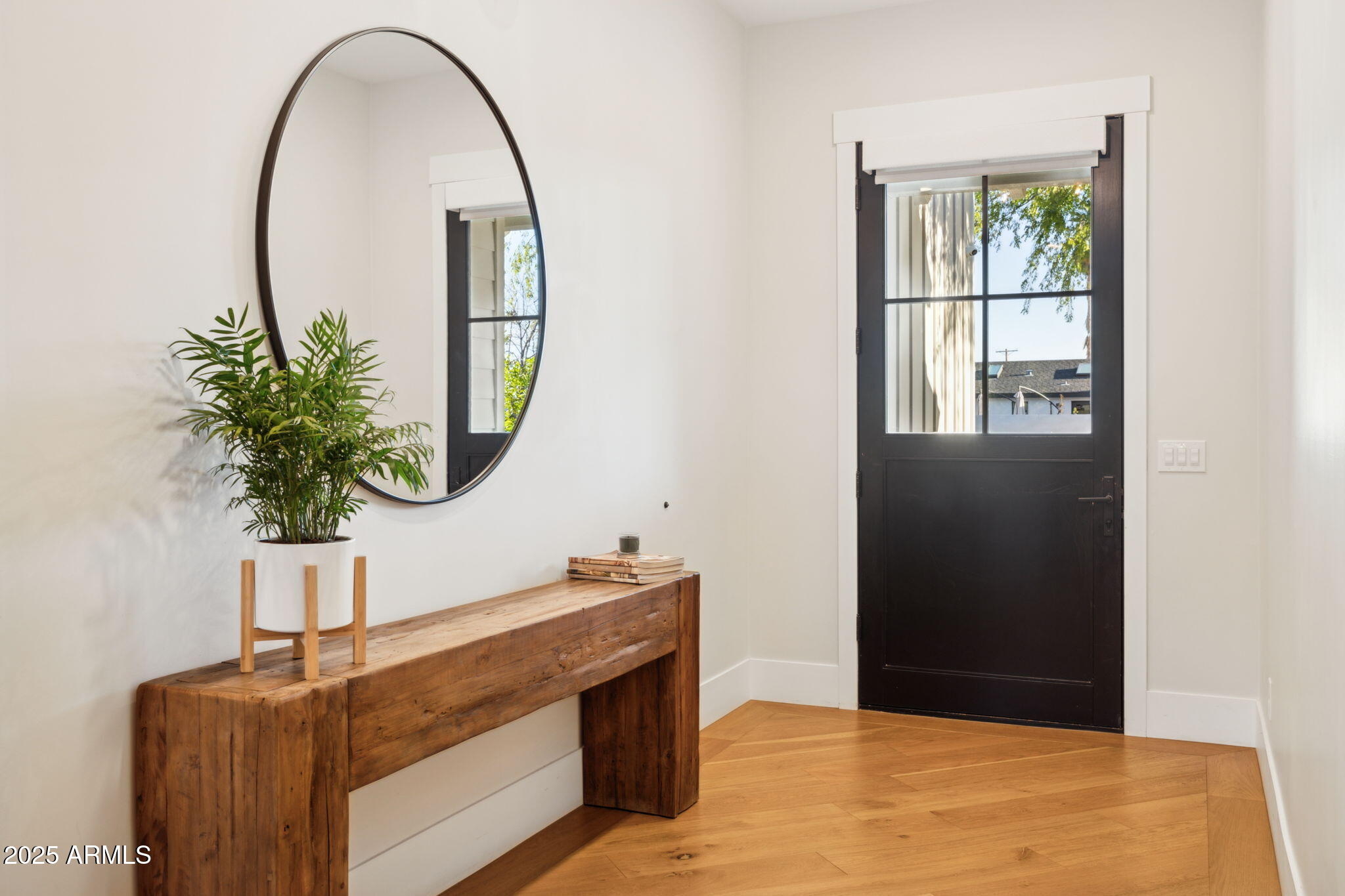 3530 East Glenrosa Avenue Phoenix, AZ 85018 - Photo 5 of 41 a view of a mirror in a room