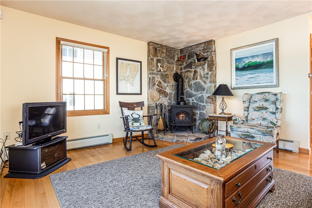 282 Prospect Road South Kingstown, RI 02879 - Photo 15 of 30 Living room facing away from the sliders