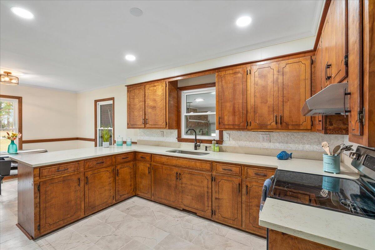 996 Pickett Level Road Elloree, SC 29047 - Photo 11 of 36 Kitchen-Granite Countertops