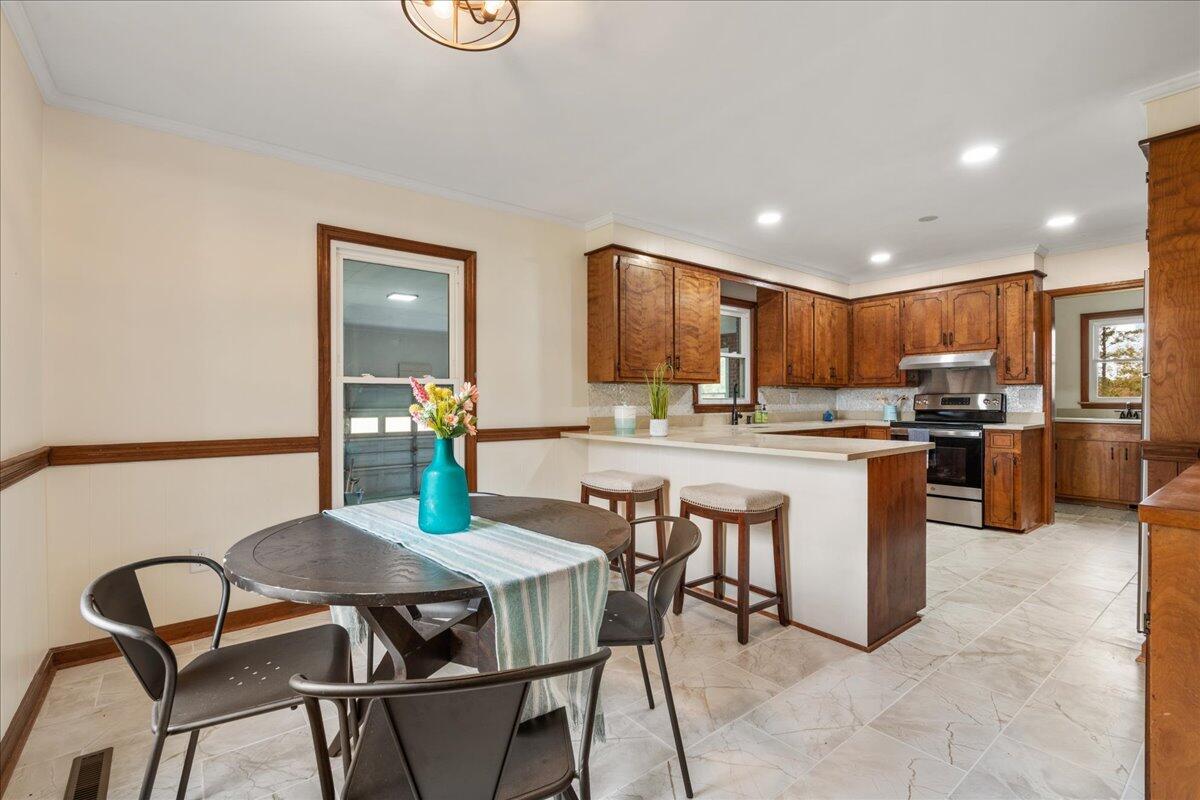 996 Pickett Level Road Elloree, SC 29047 - Photo 8 of 36 Eat In Kitchen Area
