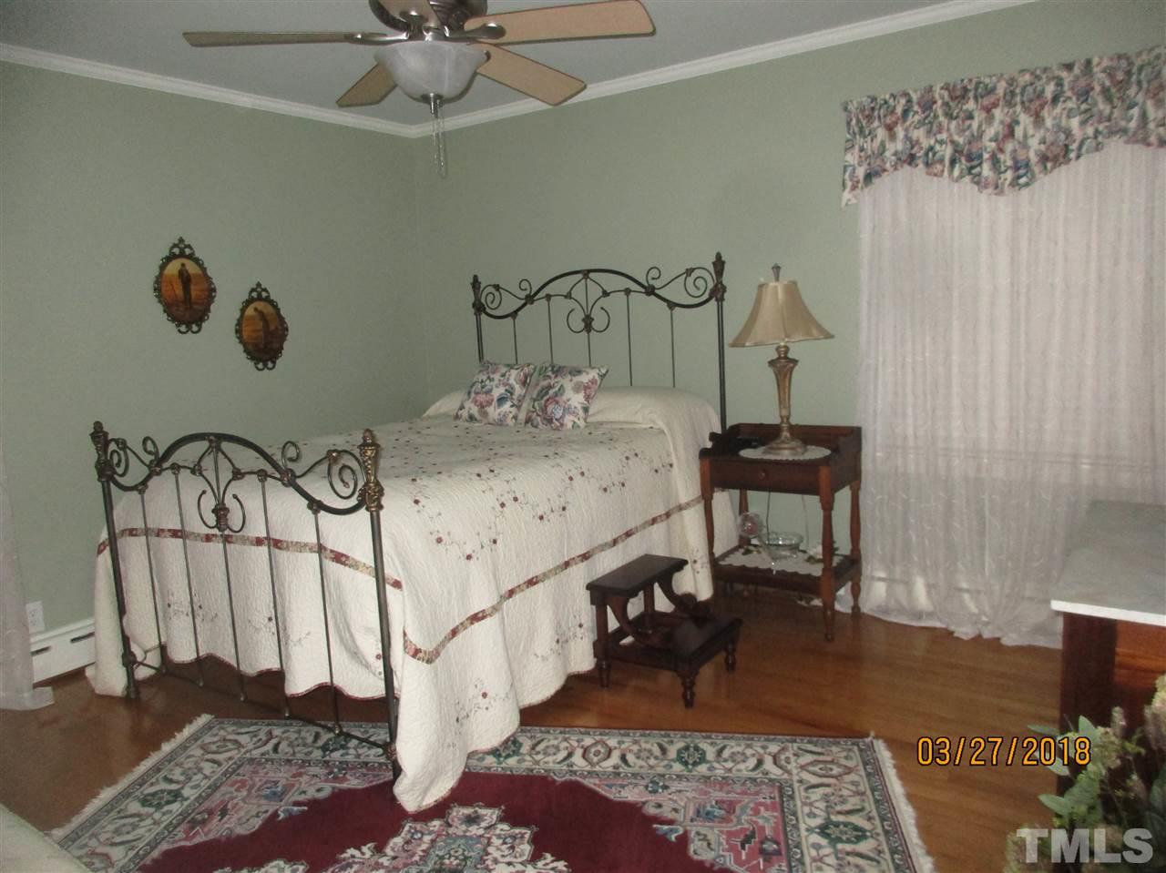 511 Gordon Street Roxboro, NC 27573 - Photo 17 of 25 a living room with furniture