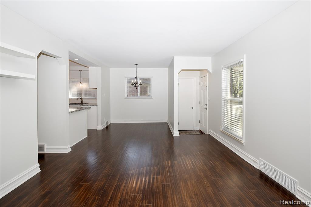 2261 Dunstable Road Birmingham, MI 48009 - Photo 3 of 39