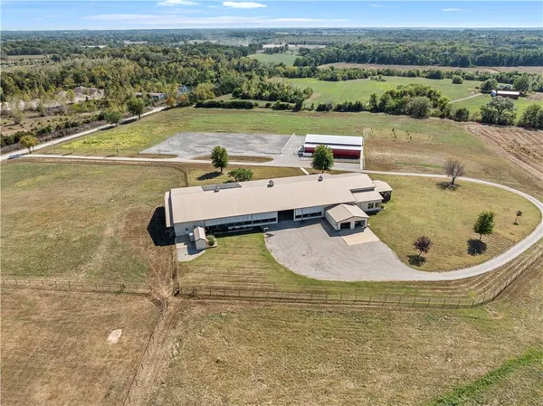 $1,358,500 | 2109 Northwest County Road 2501, Butler, MO 64730