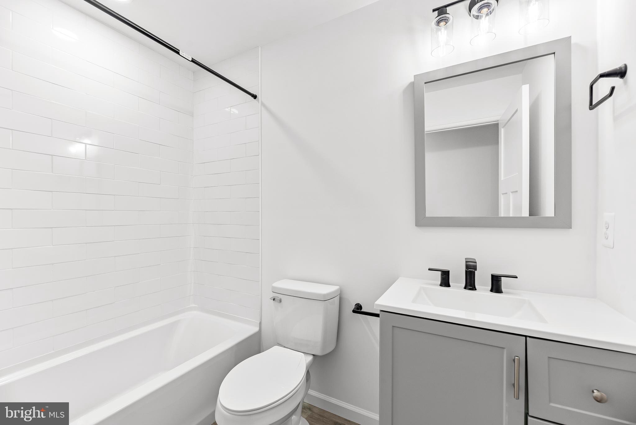 23888 Hollywood Road Hollywood, MD 20636 - Photo 18 of 25 Full size bath completely and tastefully updated!