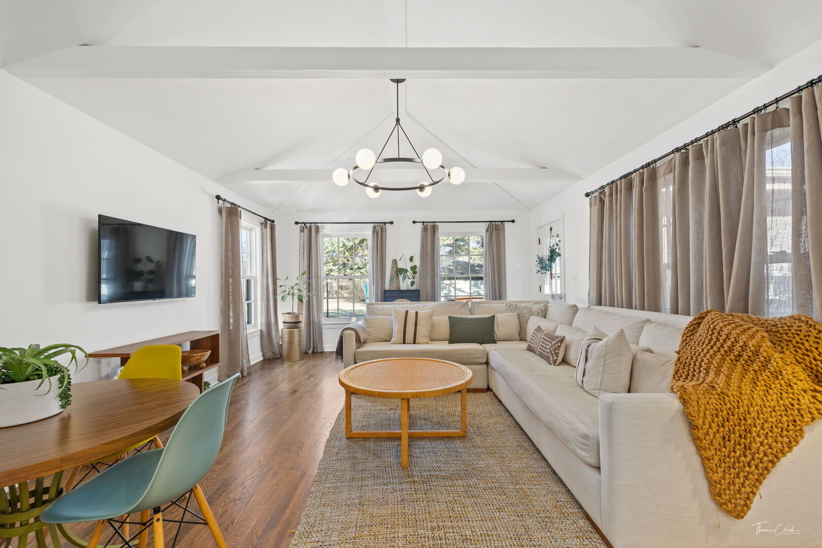 323 Bartram Road Riverside, IL 60546 - Photo 13 of 54