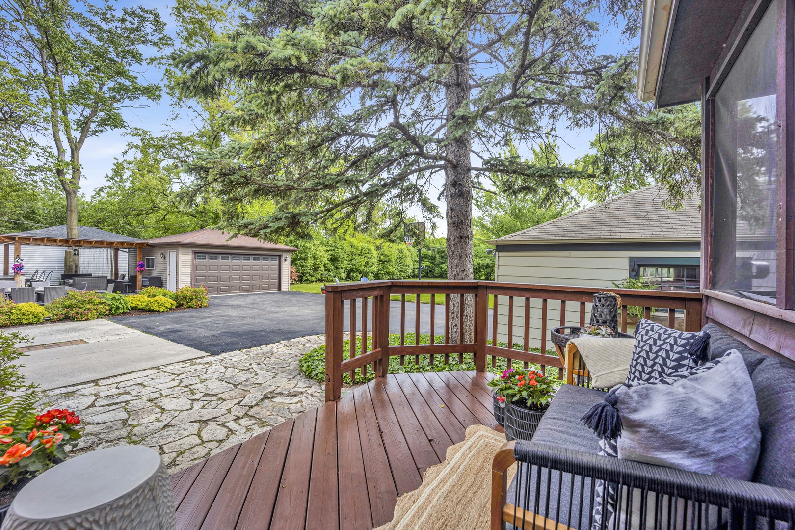 323 Bartram Road Riverside, IL 60546 - Photo 32 of 54