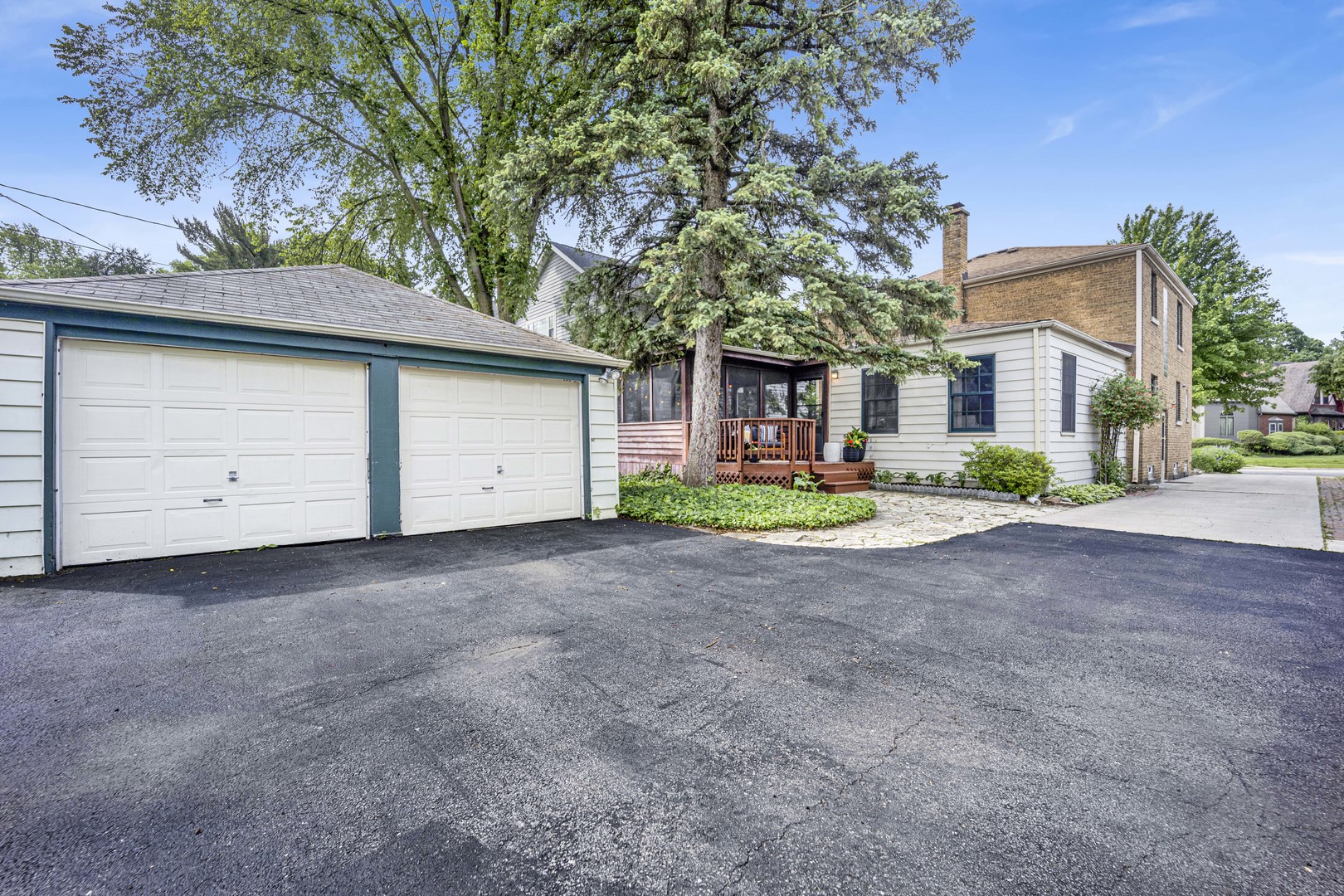 323 Bartram Road Riverside, IL 60546 - Photo 36 of 54