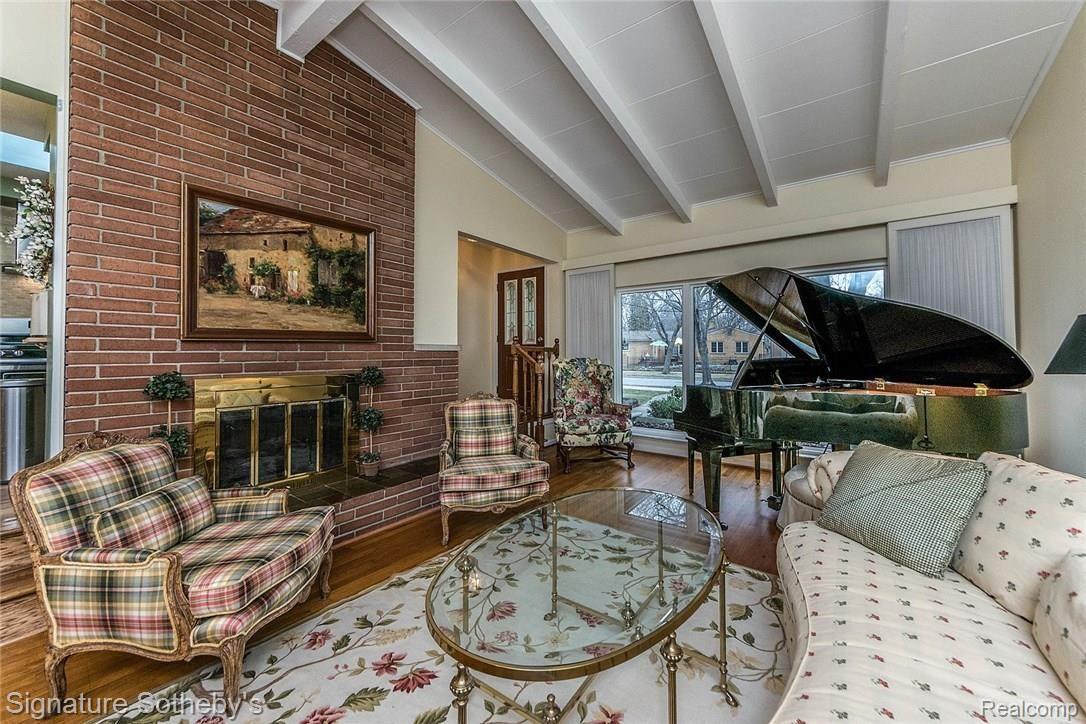 3927 Highfield Road Royal Oak, MI 48073 - Photo 4 of 14 Great Room.jpg