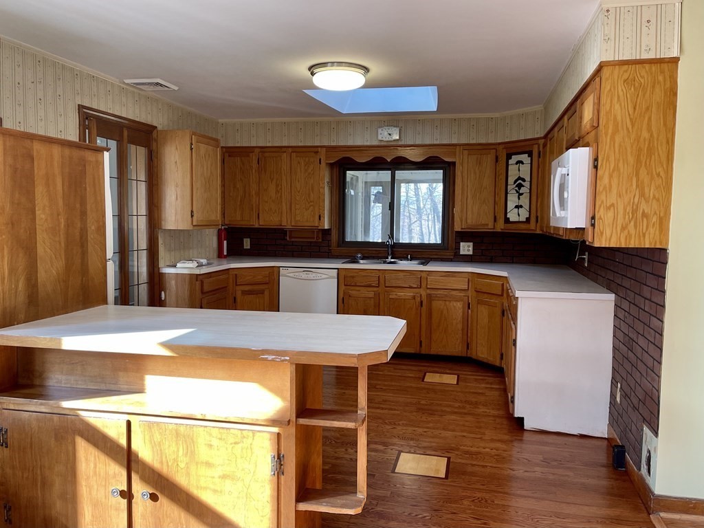 91 Fiske Hill Road Sturbridge, MA 01566 - Photo 8 of 24 Gallery Image 8
