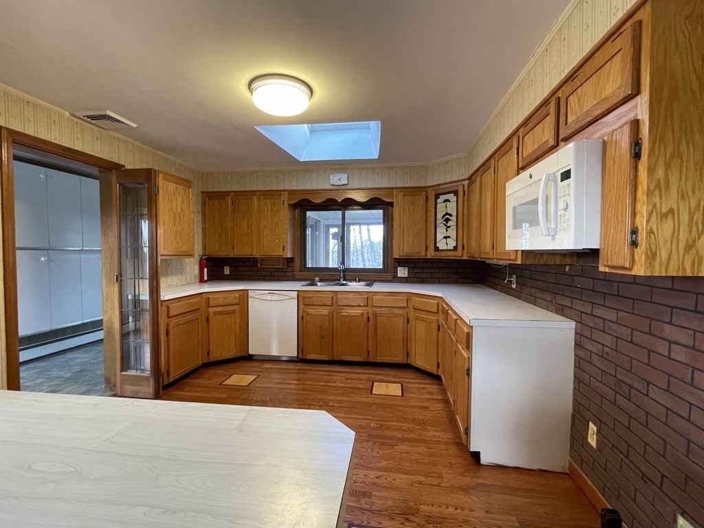 91 Fiske Hill Road Sturbridge, MA 01566 - Photo 9 of 24 Gallery Image 9