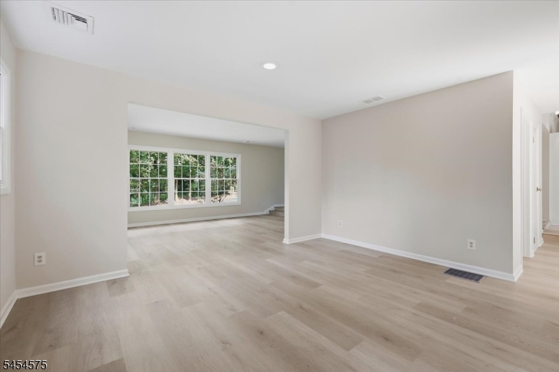27 Inwood Road Berkeley Heights, NJ 07922 - Photo 14 of 40 Gallery Image 14