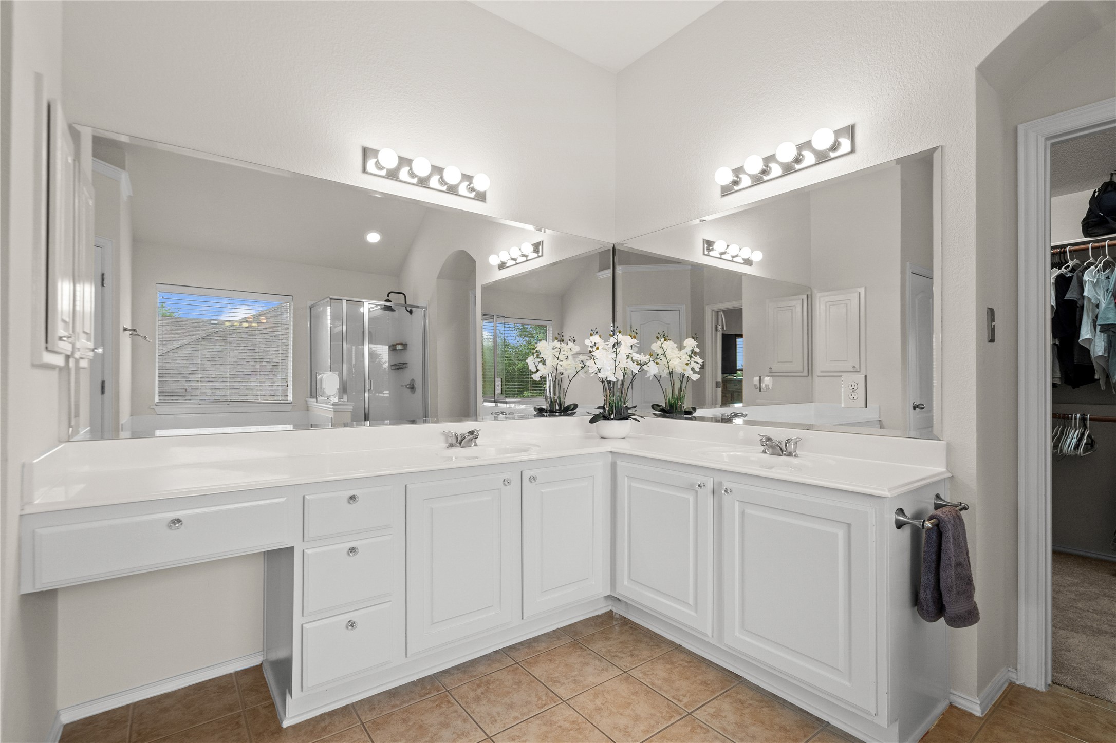20825 Kearney Hill Road Pflugerville, TX 78660 - Photo 16 of 30 Primary Bathroom