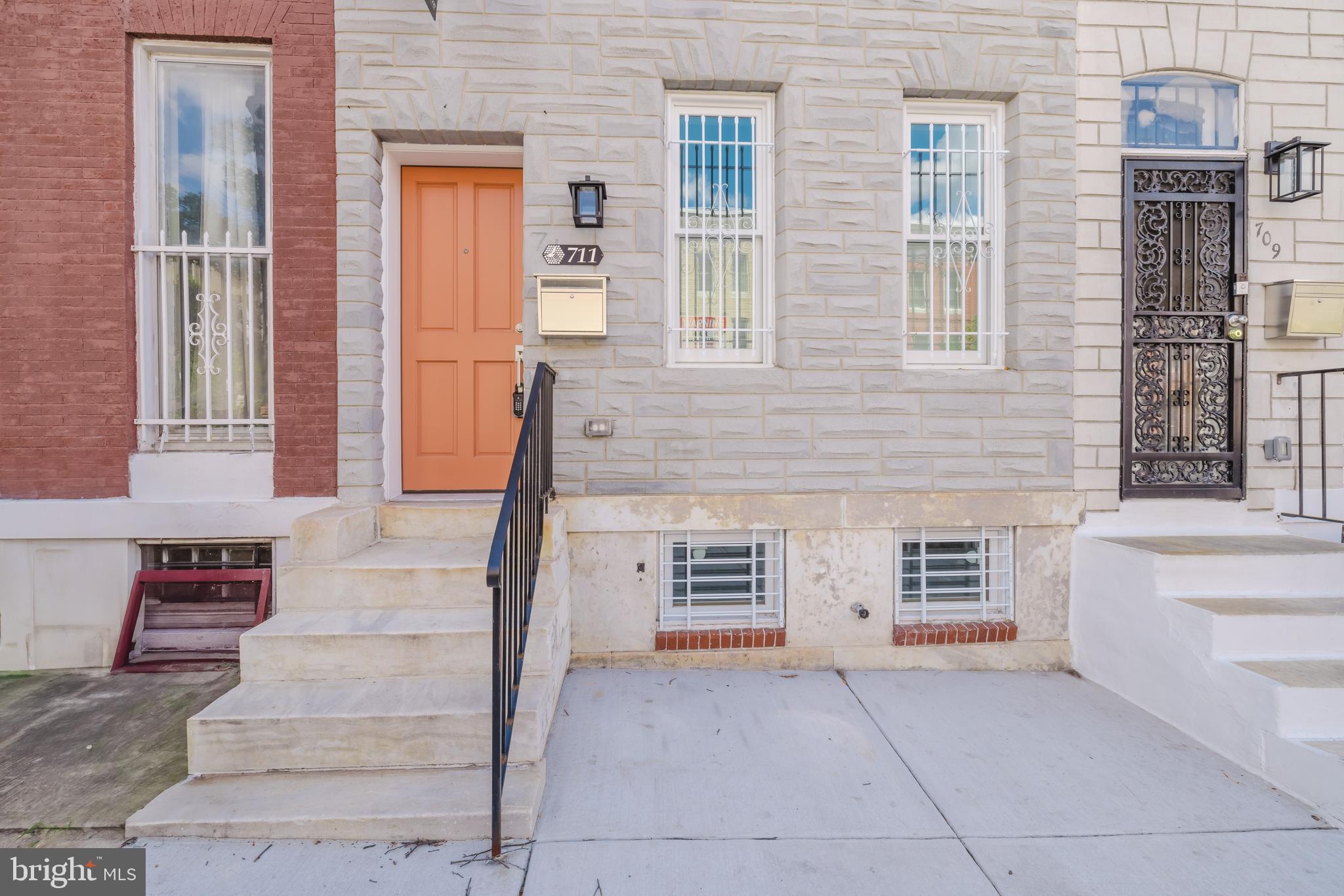 a view of entryway and kitchen