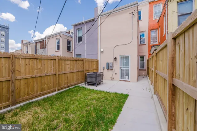 a view of a back yard of the house