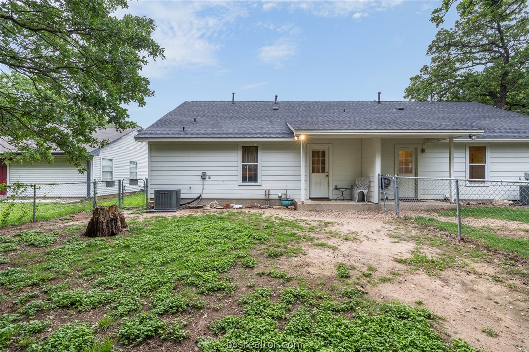 2287 North Earl Rudder Freeway Bryan, TX 77803 - Photo 18 of 32 a backyard of a house with table and chairs