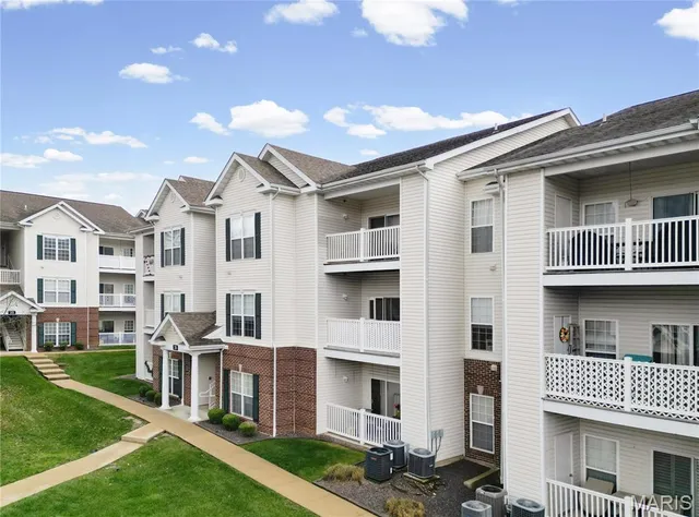 $184,900 | 35 Kassebaum Lane, Unit 204, St. Louis, MO 63129