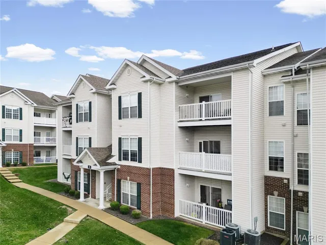 $184,900 | 35 Kassebaum Lane, Unit 204, St. Louis, MO 63129