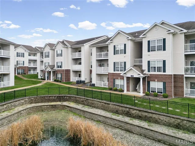 $184,900 | 35 Kassebaum Lane, Unit 204, St. Louis, MO 63129