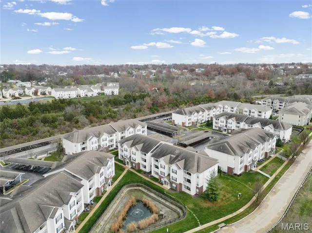 $184,900 | 35 Kassebaum Lane, Unit 204, St. Louis, MO 63129