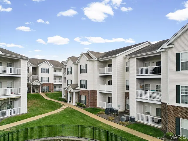 $184,900 | 35 Kassebaum Lane, Unit 204, St. Louis, MO 63129
