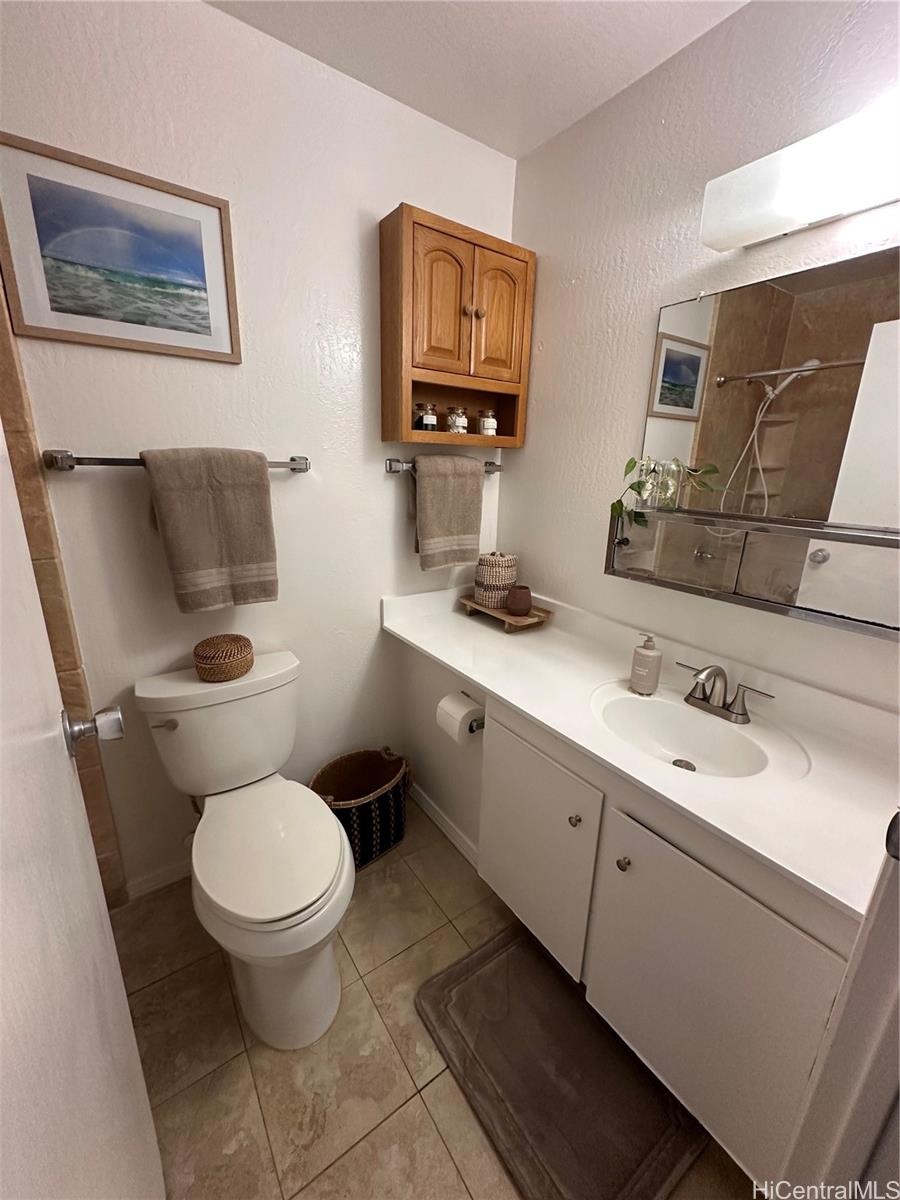 92-993 Makakilo Drive, Unit 45 Kapolei, HI 96707 - Photo 12 of 15 a bathroom with a toilet sink and mirror
