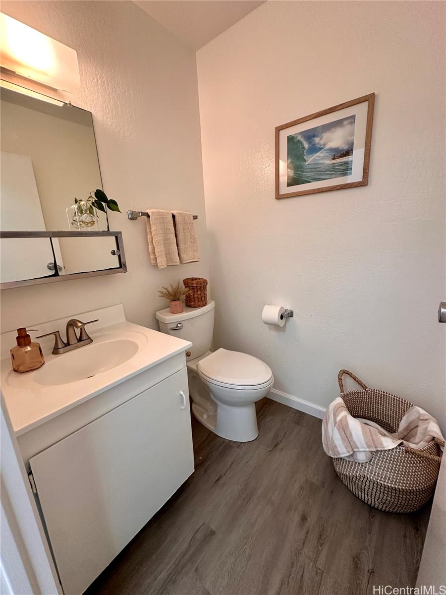 92-993 Makakilo Drive, Unit 45 Kapolei, HI 96707 - Photo 8 of 15 a living room with furniture and a potted plant