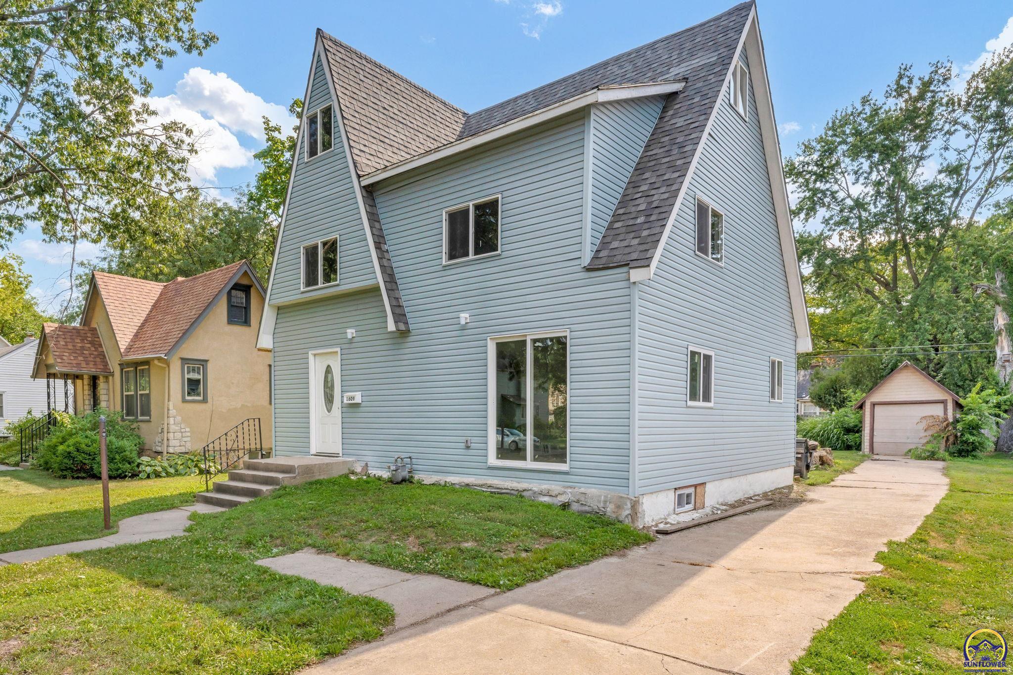 1609 Southwest Wayne Avenue Topeka, KS 66604 - Photo 5 of 24