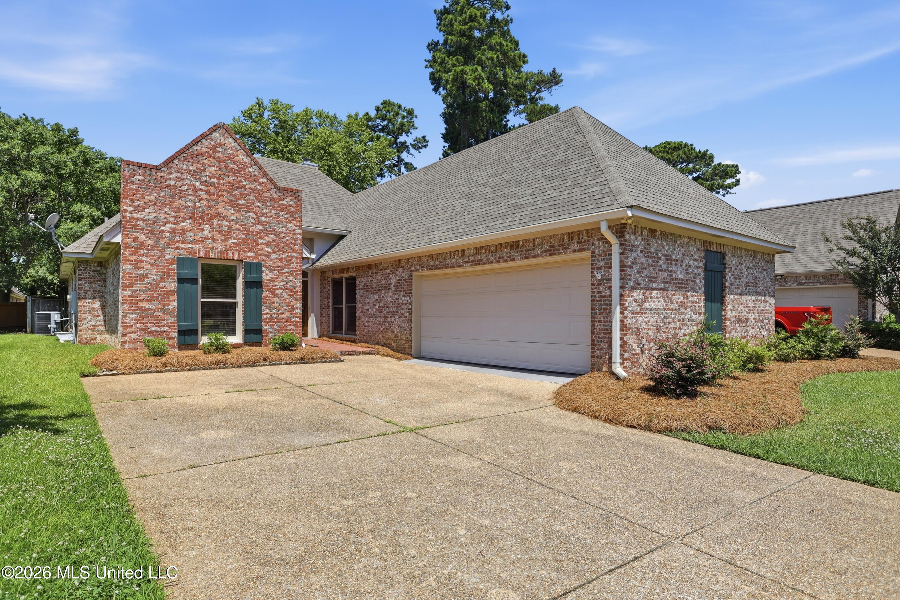 707 Versailles Drive Ridgeland, MS 39157 - Photo 2 of 33 707 Versailles Dr \ Hometoursms.com