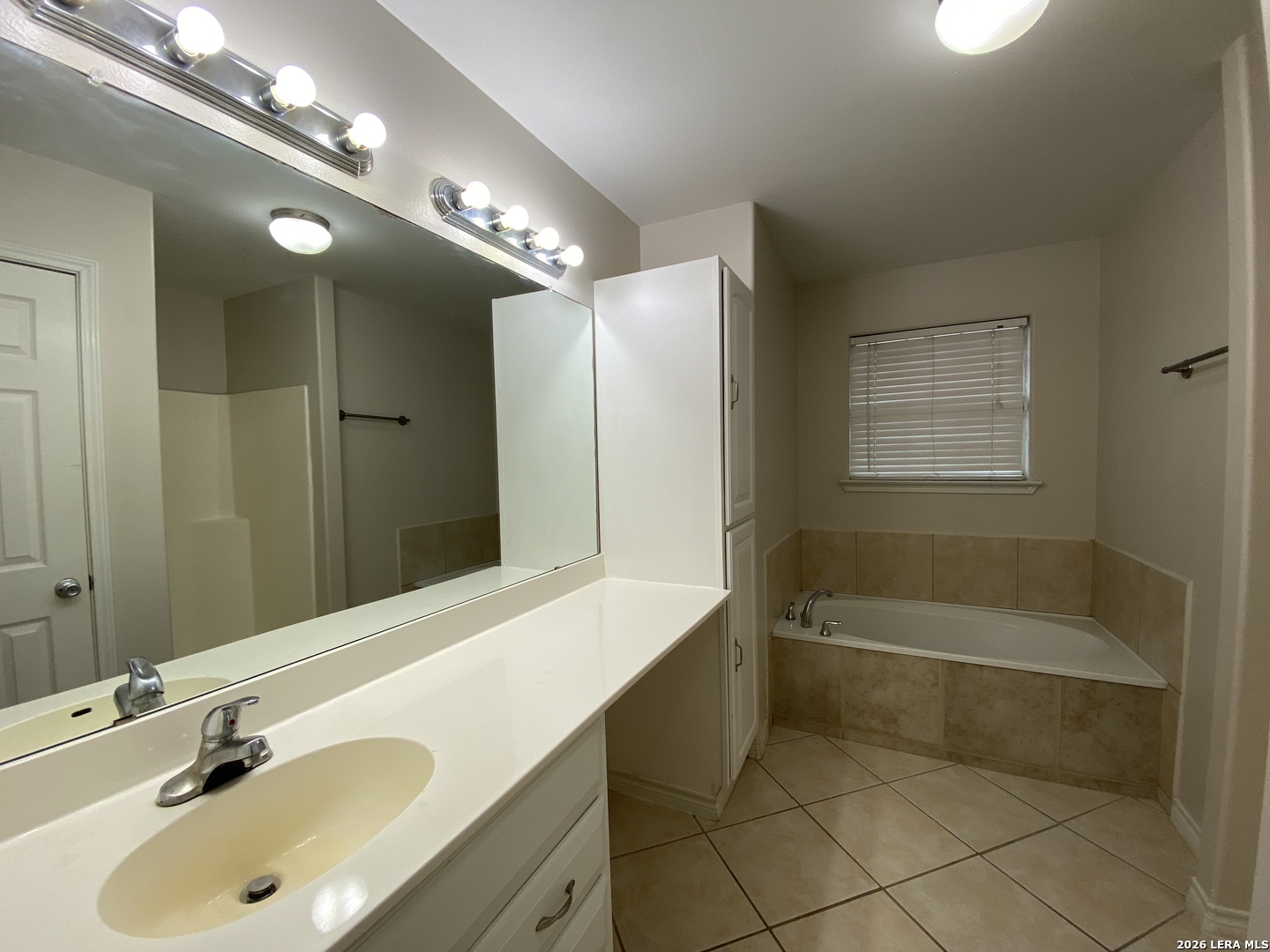 108 Ocotillo Jourdanton, TX 78026 - Photo 9 of 14 a bathroom with a tub sink and mirror