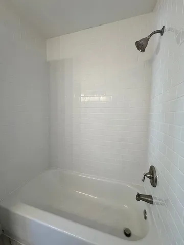 $2,800 | 2122 Fulham Drive, Unit 2122, Naperville, IL 60564