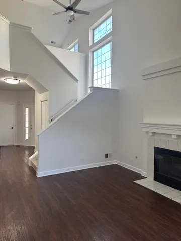 $2,800 | 2122 Fulham Drive, Unit 2122, Naperville, IL 60564