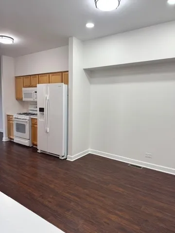 $2,800 | 2122 Fulham Drive, Unit 2122, Naperville, IL 60564