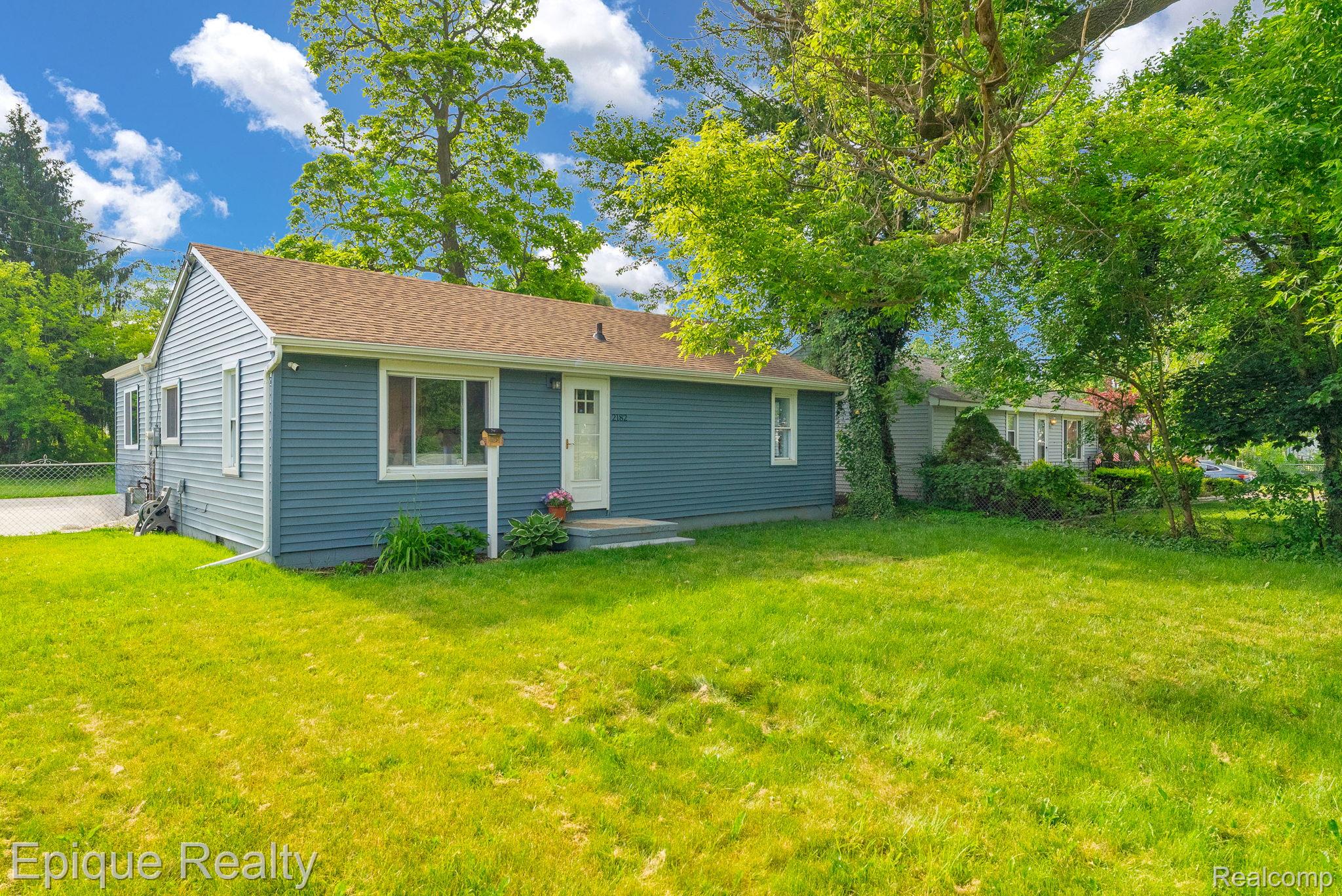 2182 North Center Road Burton, MI 48509 - Photo 2 of 34 2-web-or-mls-DSC00846.jpg