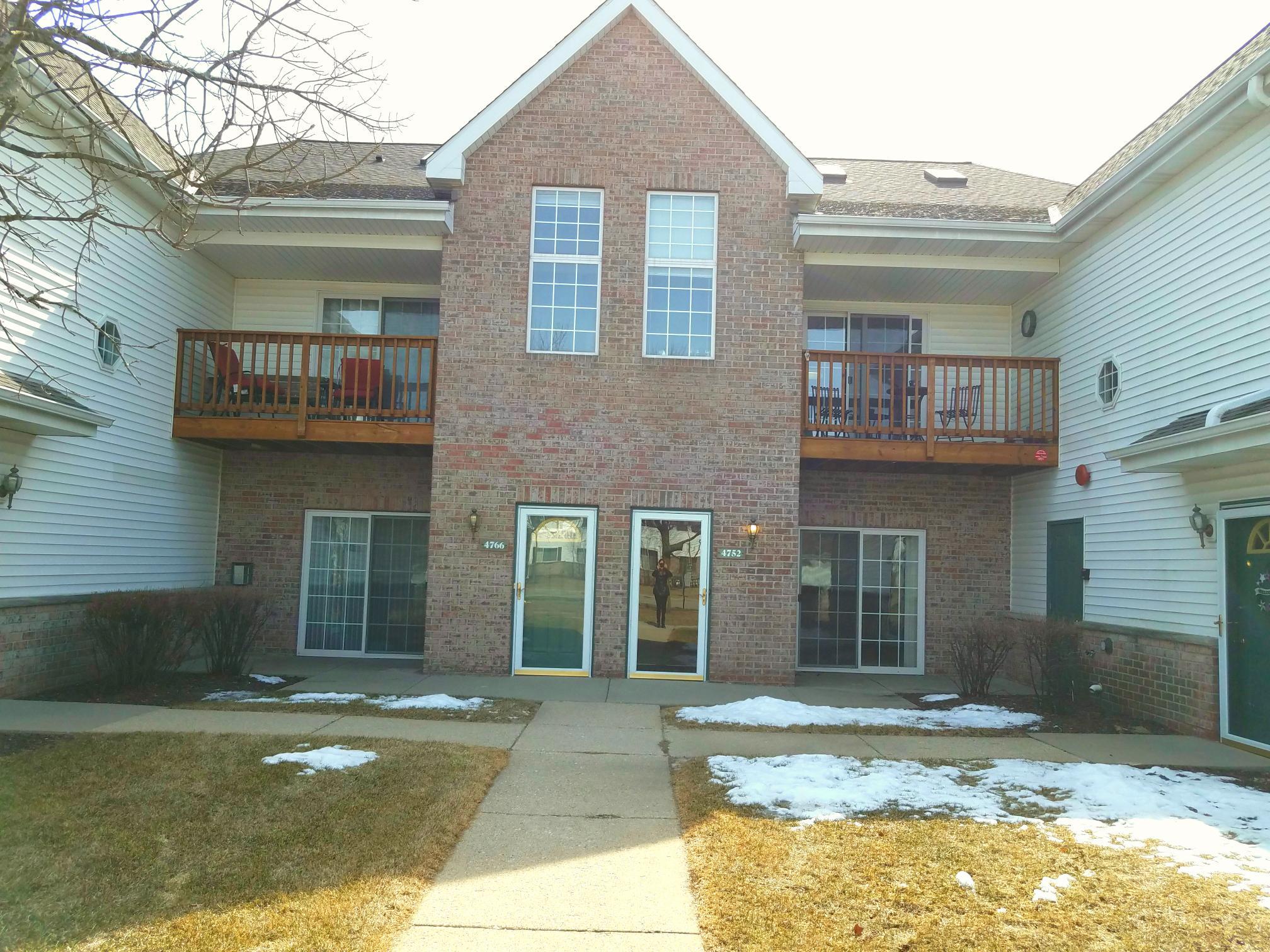 4752 South Forest Point Boulevard New Berlin, WI 53151 - Photo 1 of 13 Forest Pt front