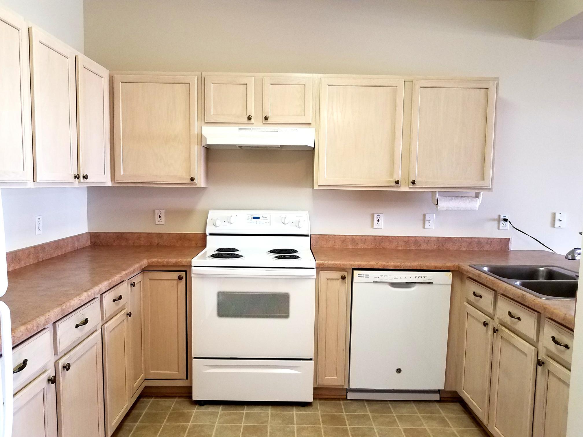 4752 South Forest Point Boulevard New Berlin, WI 53151 - Photo 11 of 13 Kitchen