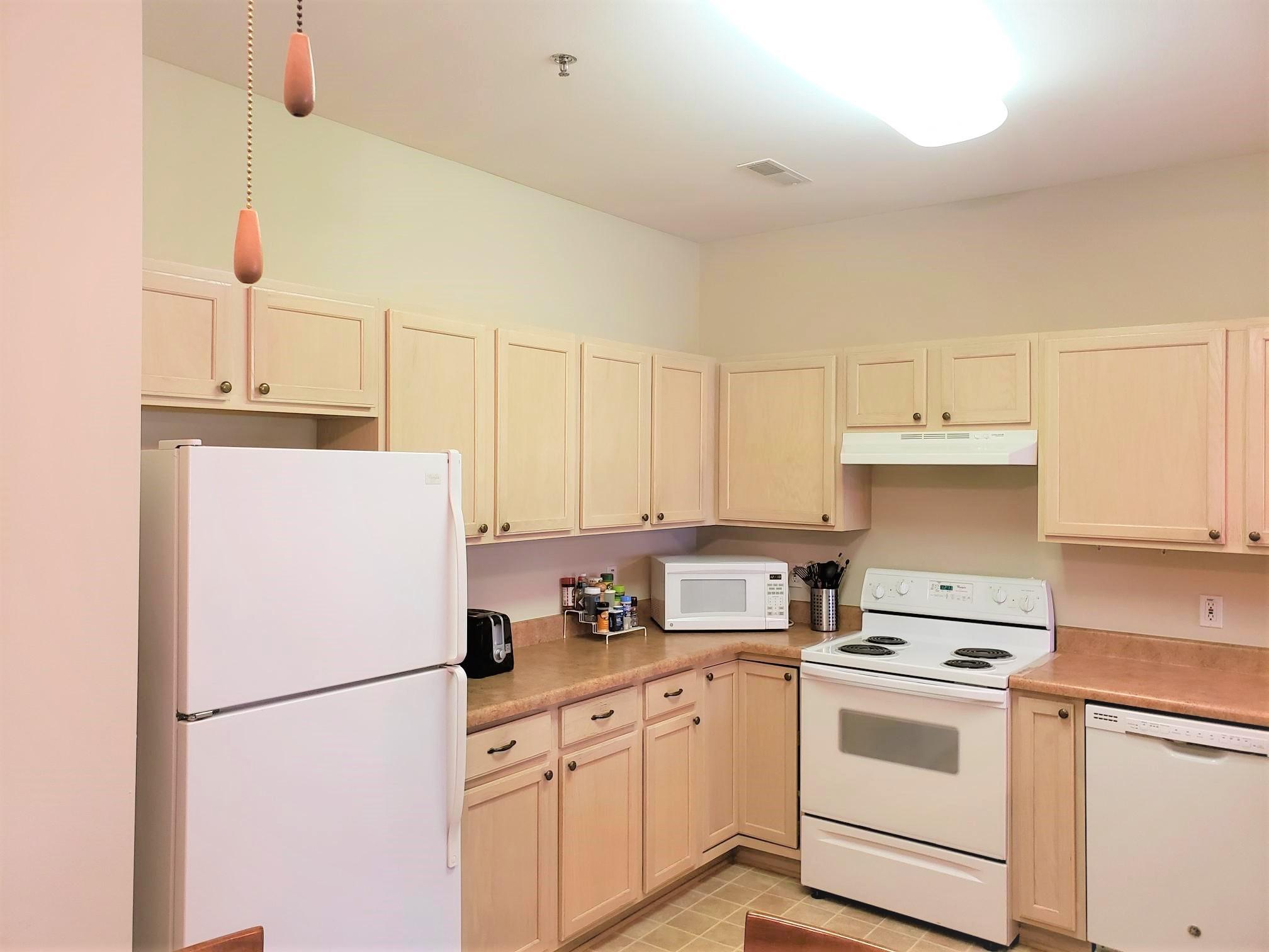4752 South Forest Point Boulevard New Berlin, WI 53151 - Photo 2 of 13 Kitchen