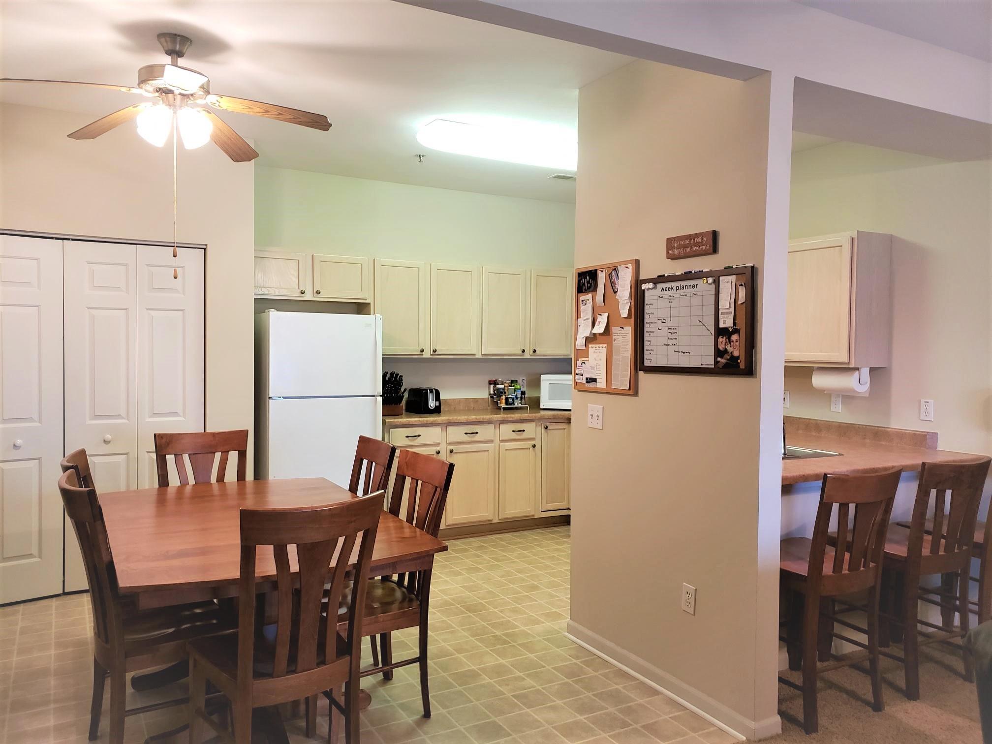 4752 South Forest Point Boulevard New Berlin, WI 53151 - Photo 3 of 13 Dinette/Kitchen