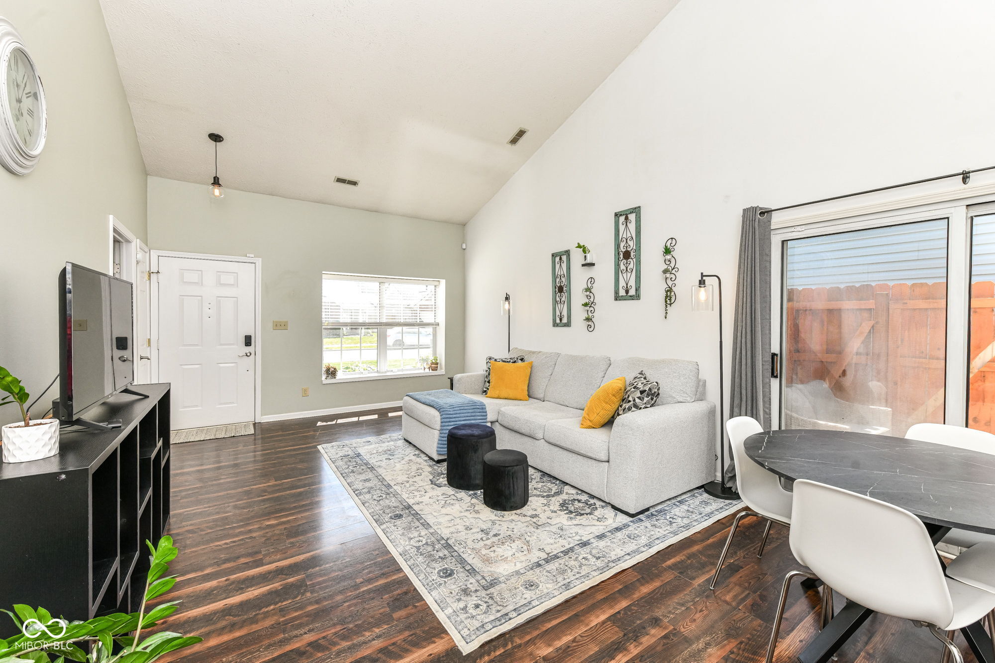9691 Roxbury Drive Fishers, IN 46038 - Photo 5 of 28