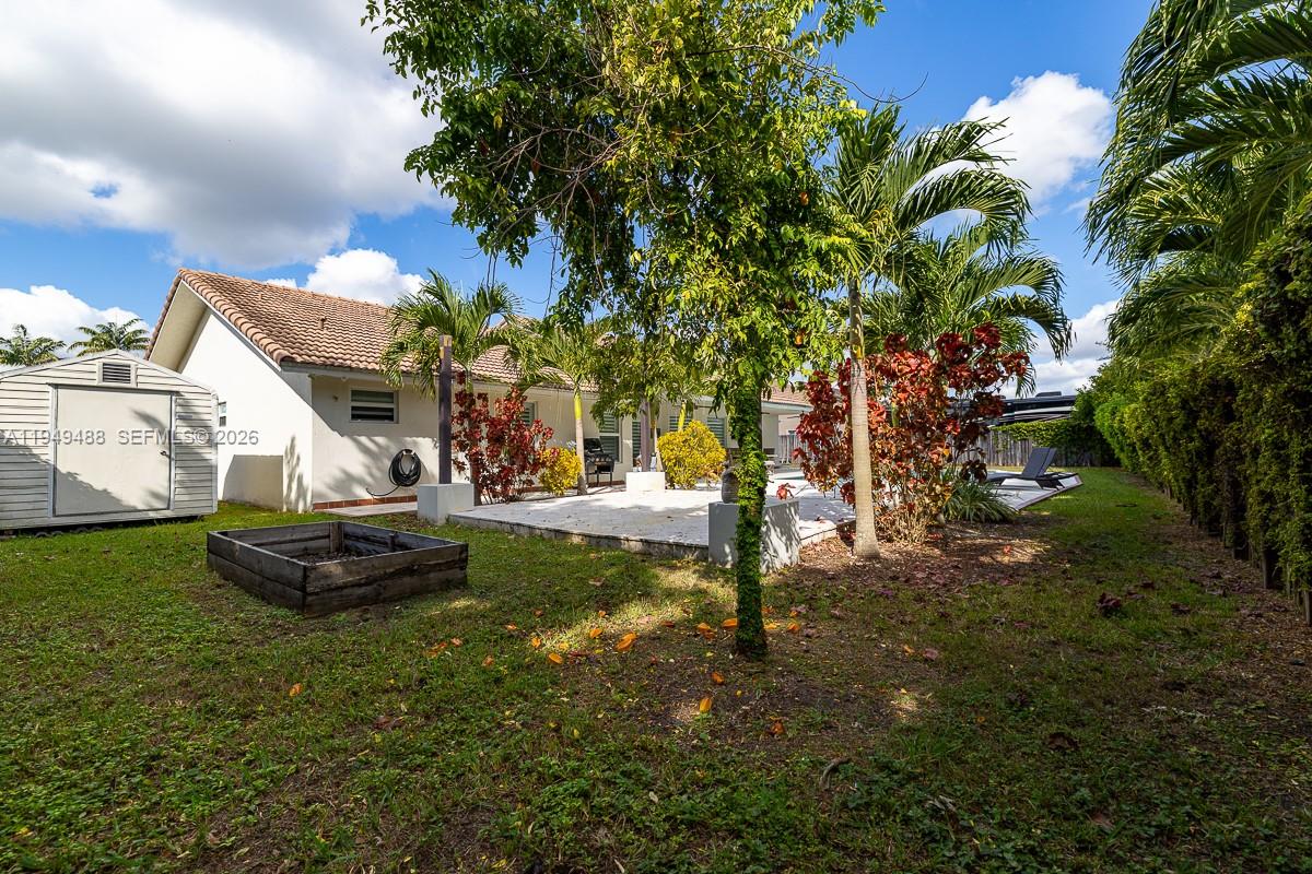 16141 Southwest 156th Avenue Miami, FL 33187 - Photo 33 of 35 a view of a backyard with swimming pool