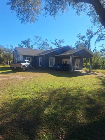 a view of a house with a yard