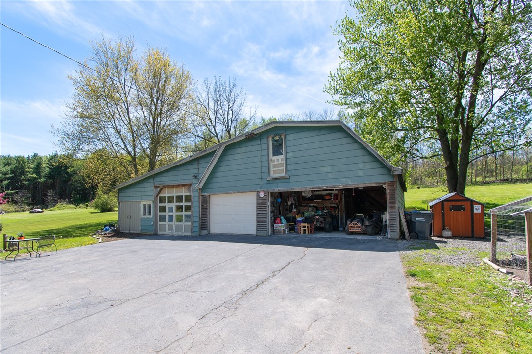 5443 Russell Road Marion, NY 14505 - Photo 40 of 48 It even has a barn!